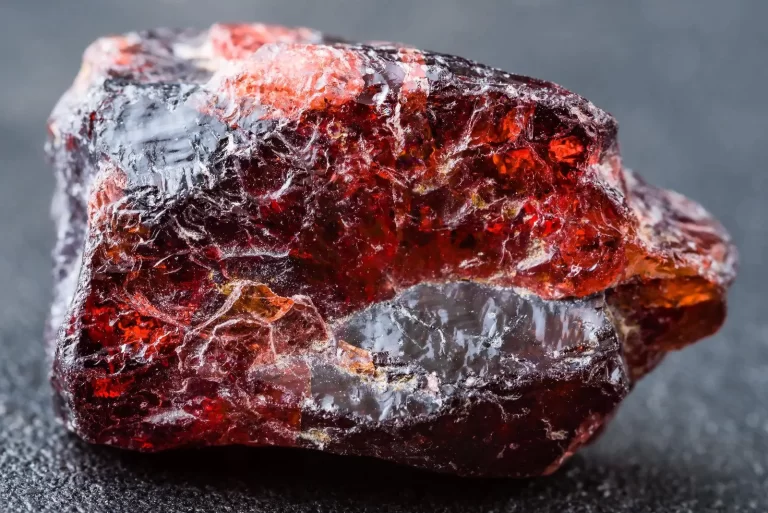 How to demagnetize natural garnet crystals